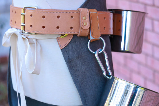 Detail of leather Savilino Oyster Belt with bain maries