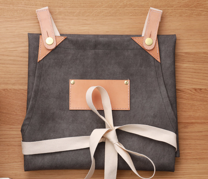 Folded Oyster Apron in charcoal vinyl