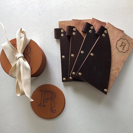 Savilino check presenters made of laser engraved wood and leather